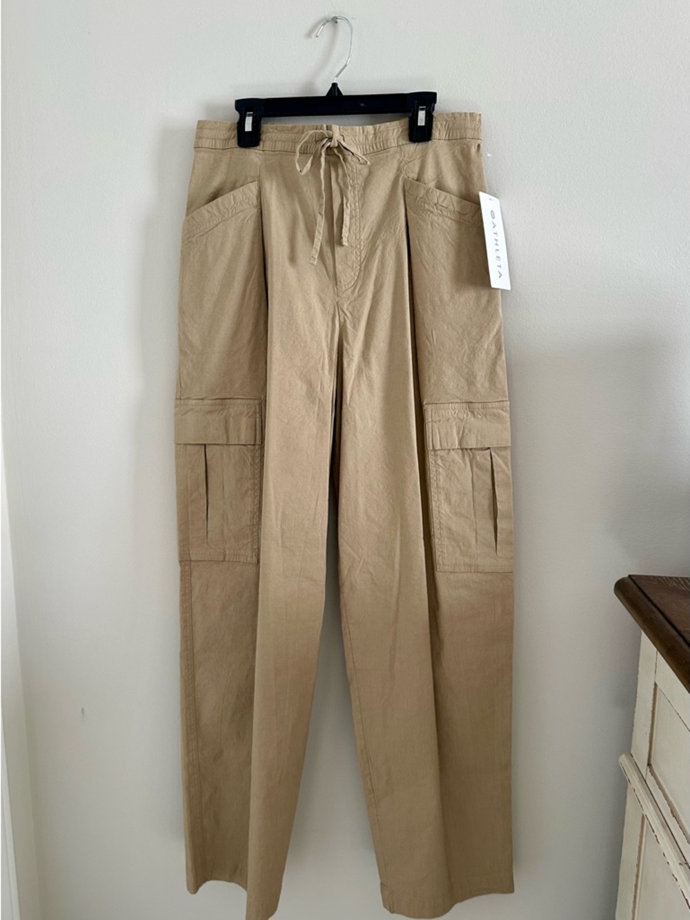 NWT Athleta Women’s Tan Cargo Drawstring Pants